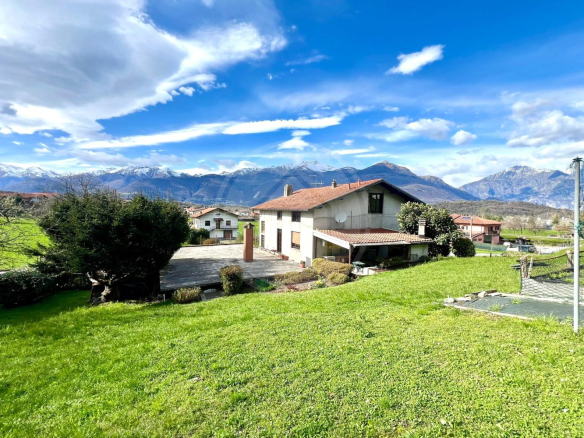 COLICO VILLA CON TERRENO