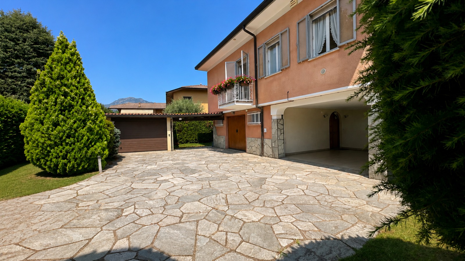 a7e20504-6764-4f7d-9f6a-49b1396751d4 GALBIATE VILLA SINGOLA