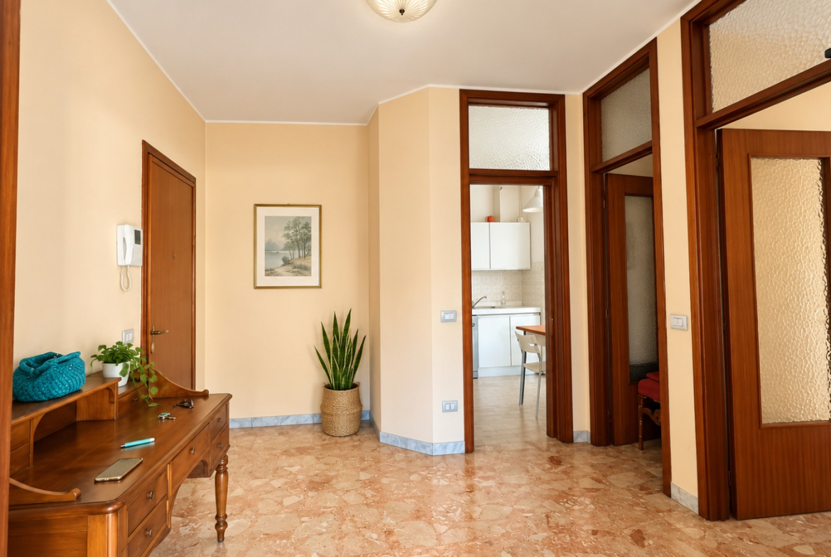 LECCO AMPIO TRILOCALE CON TERRAZZO
