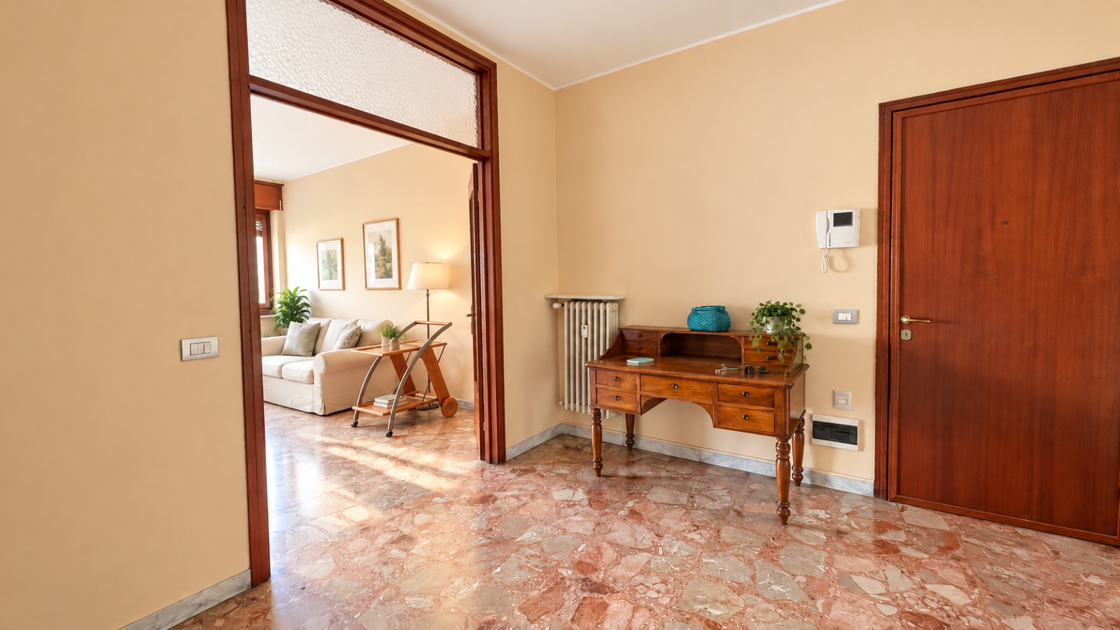 LECCO AMPIO TRILOCALE CON TERRAZZO